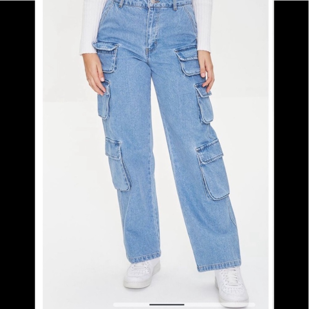 Forever 21 Relaxed Cargo Jeans NWT